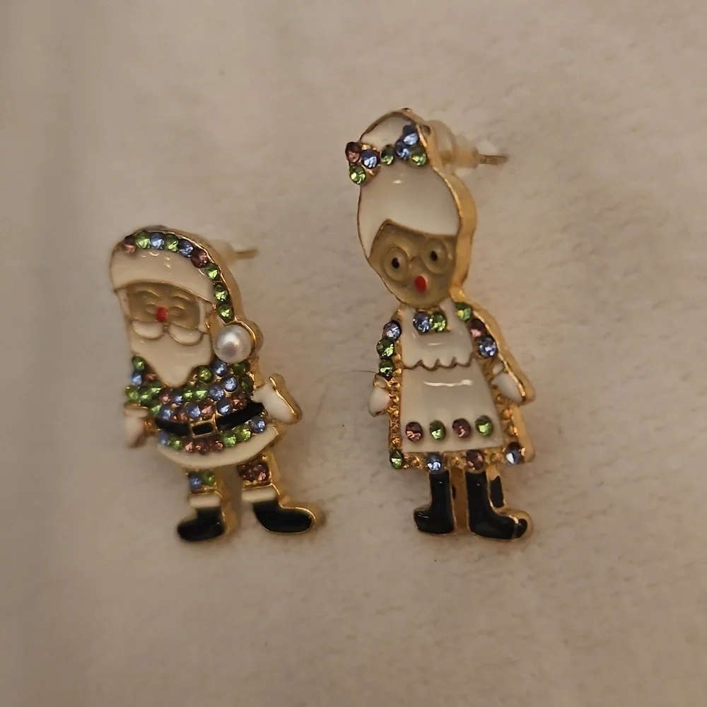Vintage 1980s Festive Christmas Santa and Mrs. Claus Post Earrings